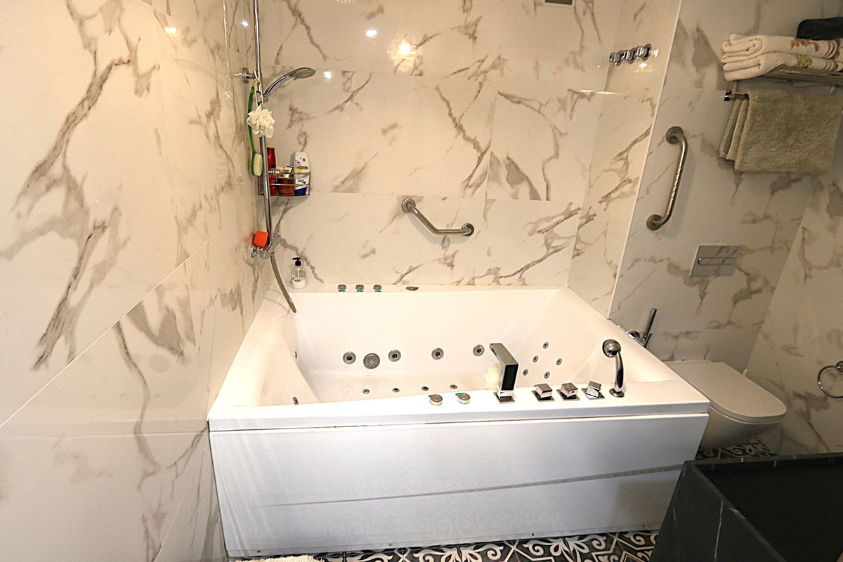 e8f6d617bb0eb4f1c50d18da03739f46 - 11