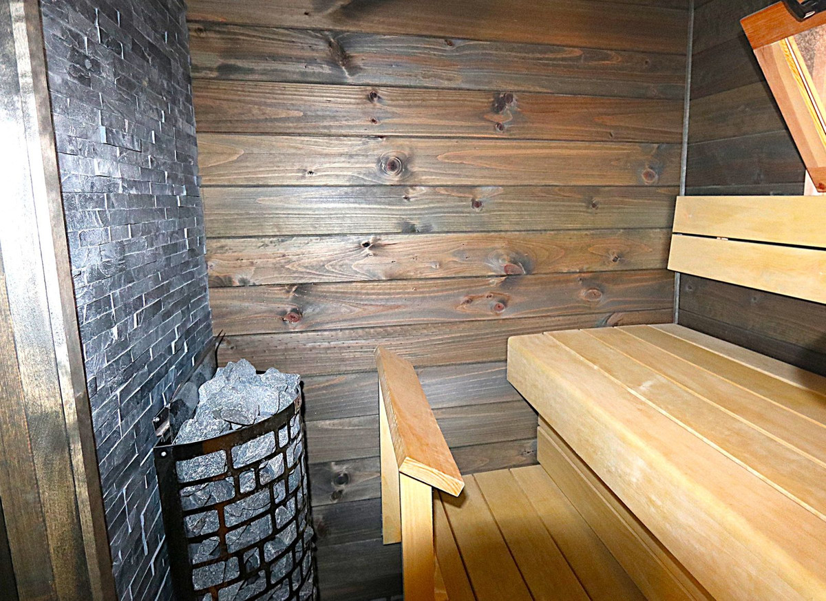 e8f6d617bb0eb4f1c50d18da03739f46 - 16