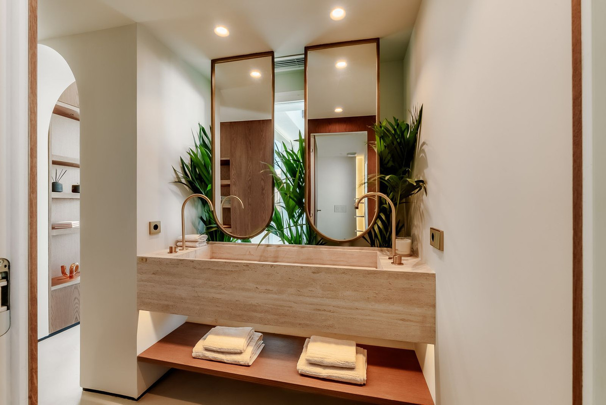 e98f2cf17b752c2f03c4a7867f319288 - 16