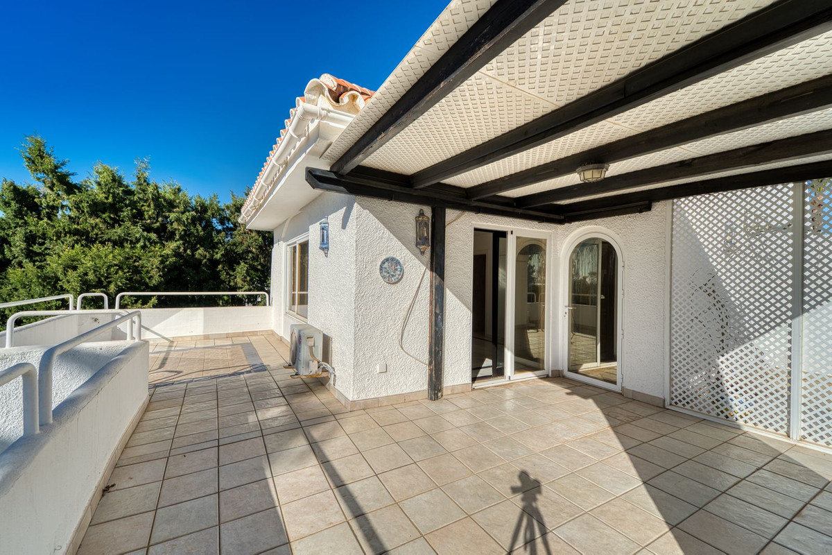 e9b8c30a1777b4b7e2a22b60cd6efb1f - 12