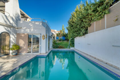 e9b8c30a1777b4b7e2a22b60cd6efb1f - 31