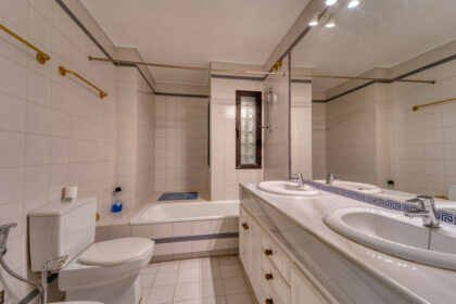 e9b8c30a1777b4b7e2a22b60cd6efb1f - 37