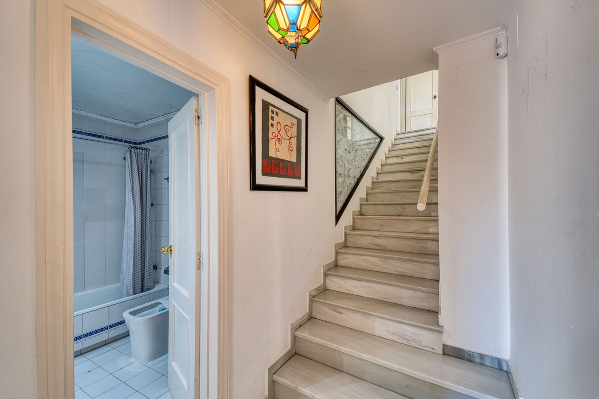 e9b8c30a1777b4b7e2a22b60cd6efb1f - 38