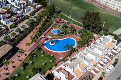 ead86ce7574e9cd52be01b5d806502db - 32