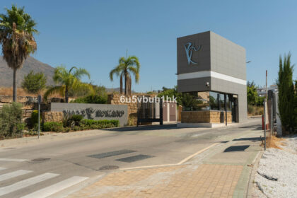 eb460c9aee11fc7e5cc4aea895bcdc36 - 35