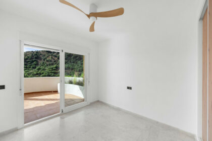 eb4a8cdb14199ee8f5a712f37693a641 - 4