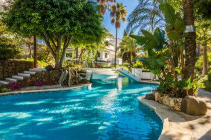 eba8cb36b91d213b08b1a3cd31d8793b - 13