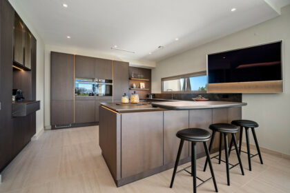 ebaaa2bf8d4f586af712f57a8ae4ded7 - 10