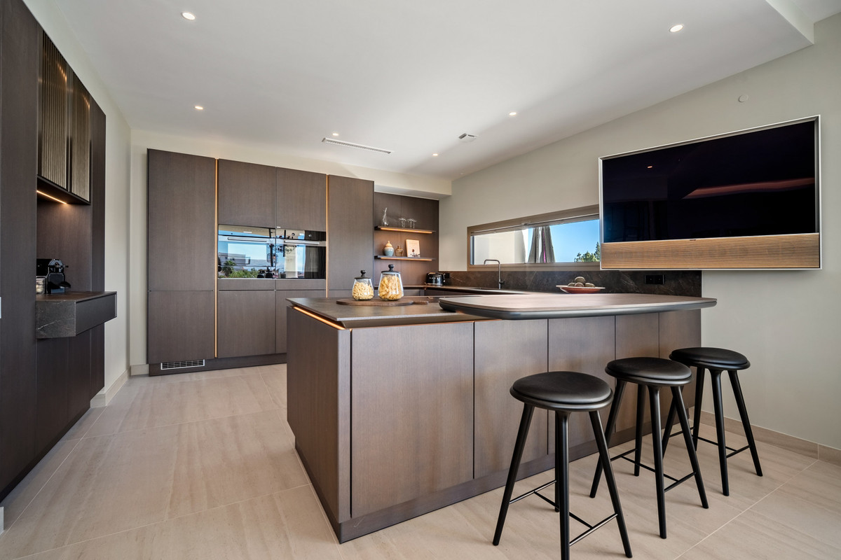 ebaaa2bf8d4f586af712f57a8ae4ded7 - 10