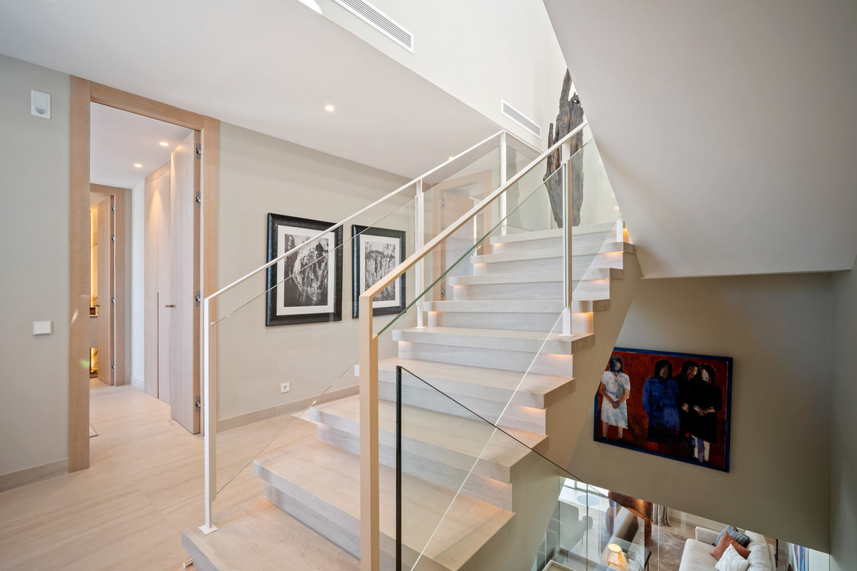 ebaaa2bf8d4f586af712f57a8ae4ded7 - 14