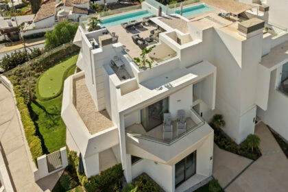 ebaaa2bf8d4f586af712f57a8ae4ded7 - 17