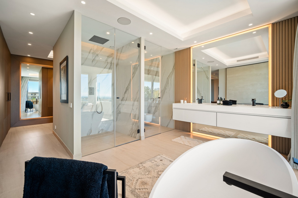 ebaaa2bf8d4f586af712f57a8ae4ded7 - 21