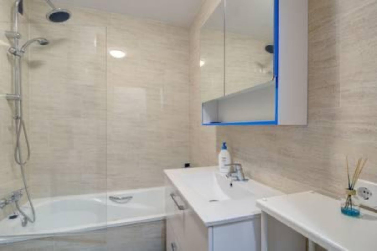 ebc837cb643b0d33af6e691b7f20ee8f - 20