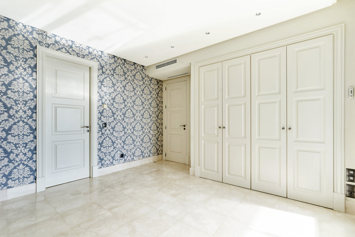 ebf979f6f5a1f87d574bc898fd84192a - 14