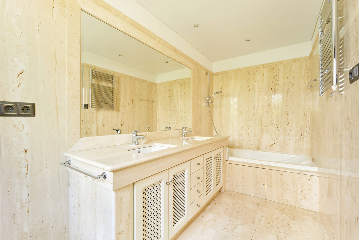 ebf979f6f5a1f87d574bc898fd84192a - 15