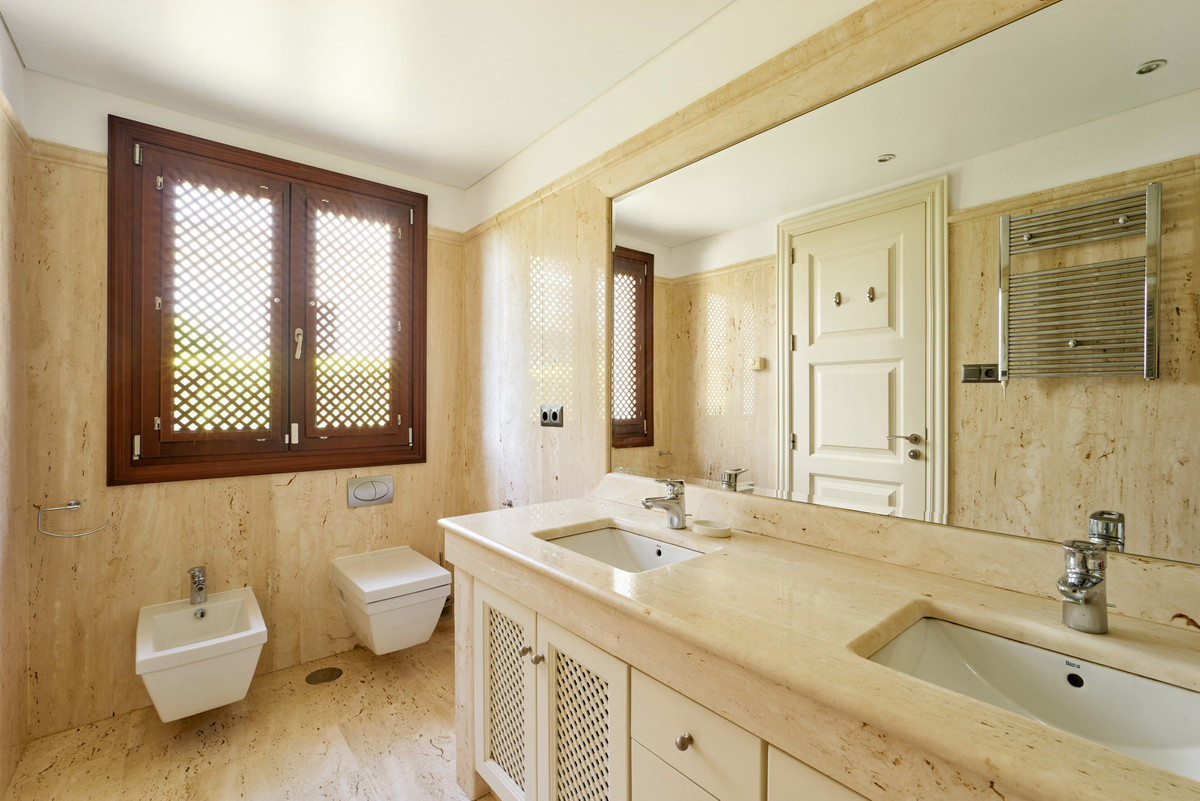 ebf979f6f5a1f87d574bc898fd84192a - 16