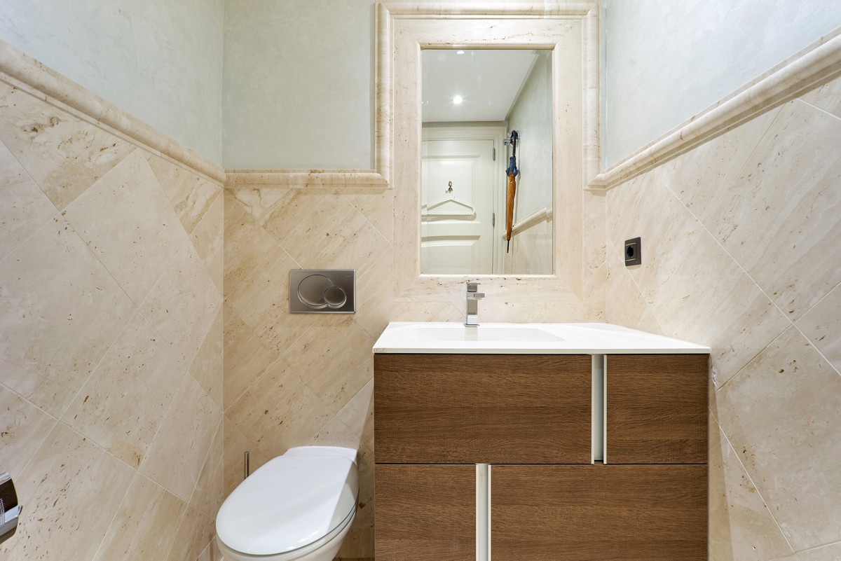 ebf979f6f5a1f87d574bc898fd84192a - 17