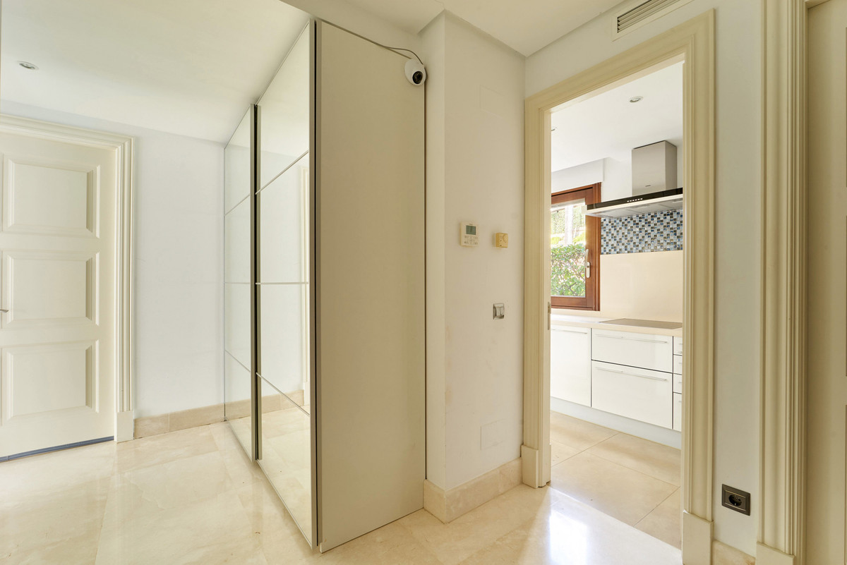 ebf979f6f5a1f87d574bc898fd84192a - 22