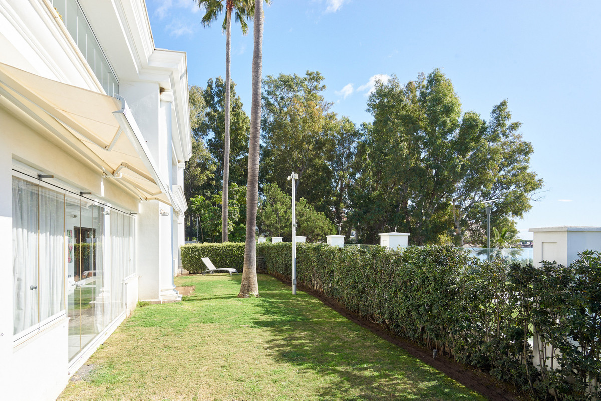 ebf979f6f5a1f87d574bc898fd84192a - 28