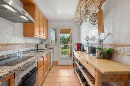 ec4c3d67075a421502100dc4094f6a29 - 18