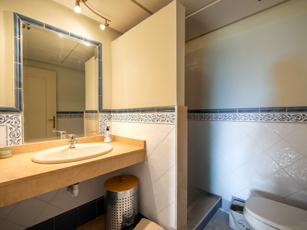 ec4c3d67075a421502100dc4094f6a29 - 20