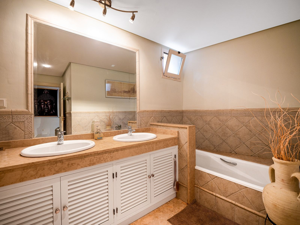 ec4c3d67075a421502100dc4094f6a29 - 22