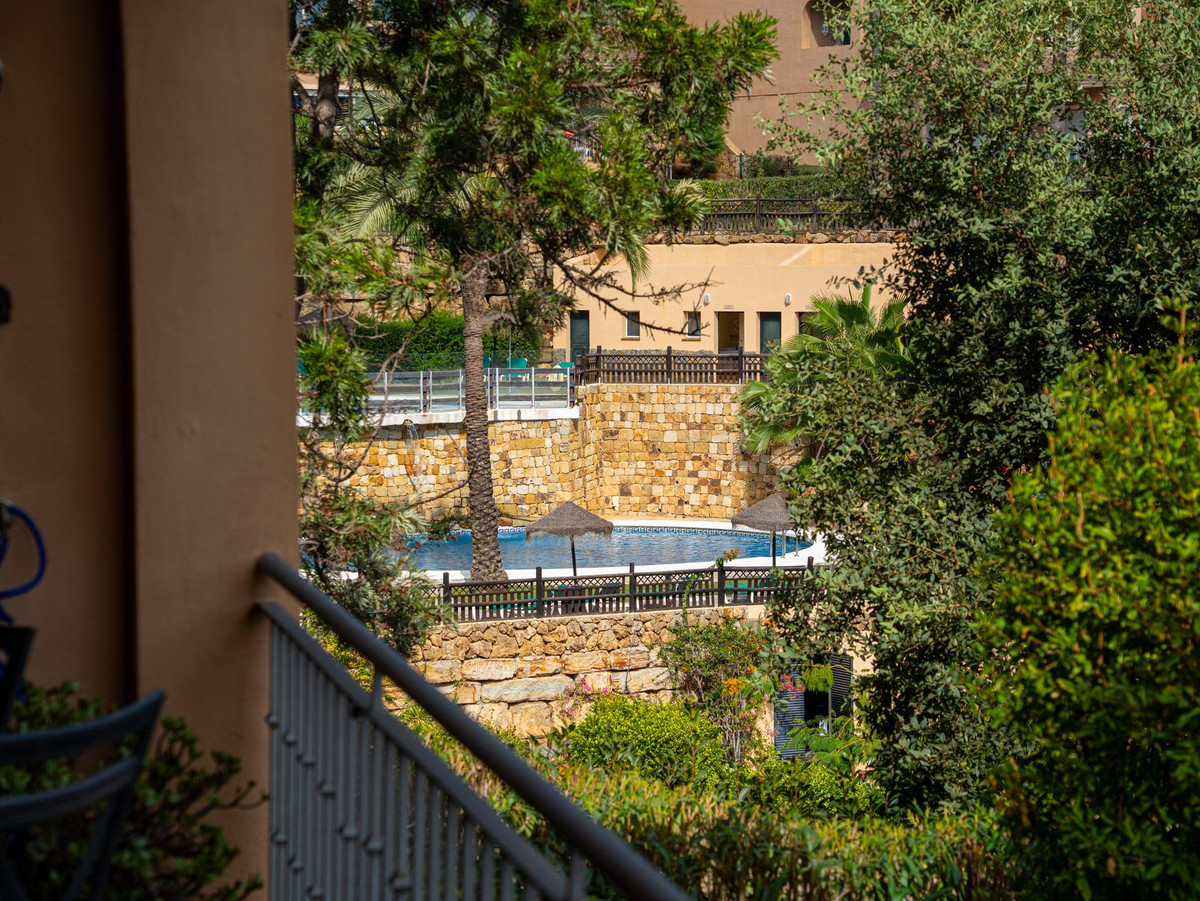 ec4c3d67075a421502100dc4094f6a29 - 28