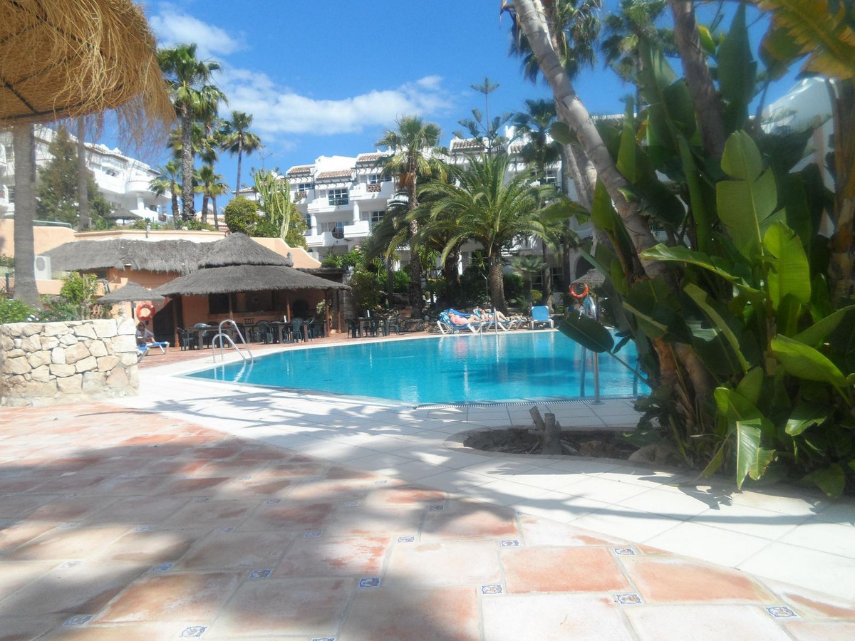 ee6027c41eab57c76087dd9fae68cc3f - 15