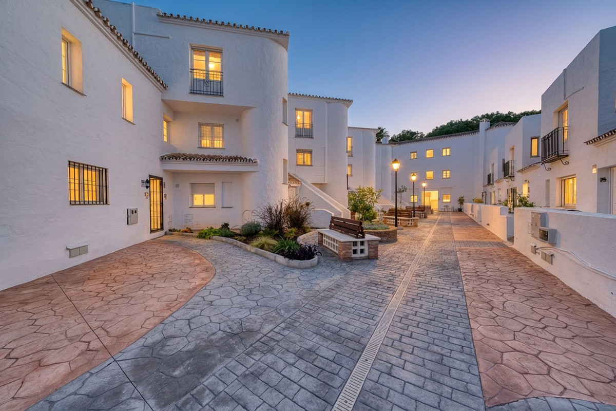 ee65c25f15962514ed8dcaca9b05f291 - 1