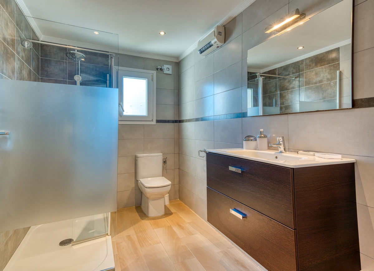 ee65c25f15962514ed8dcaca9b05f291 - 12