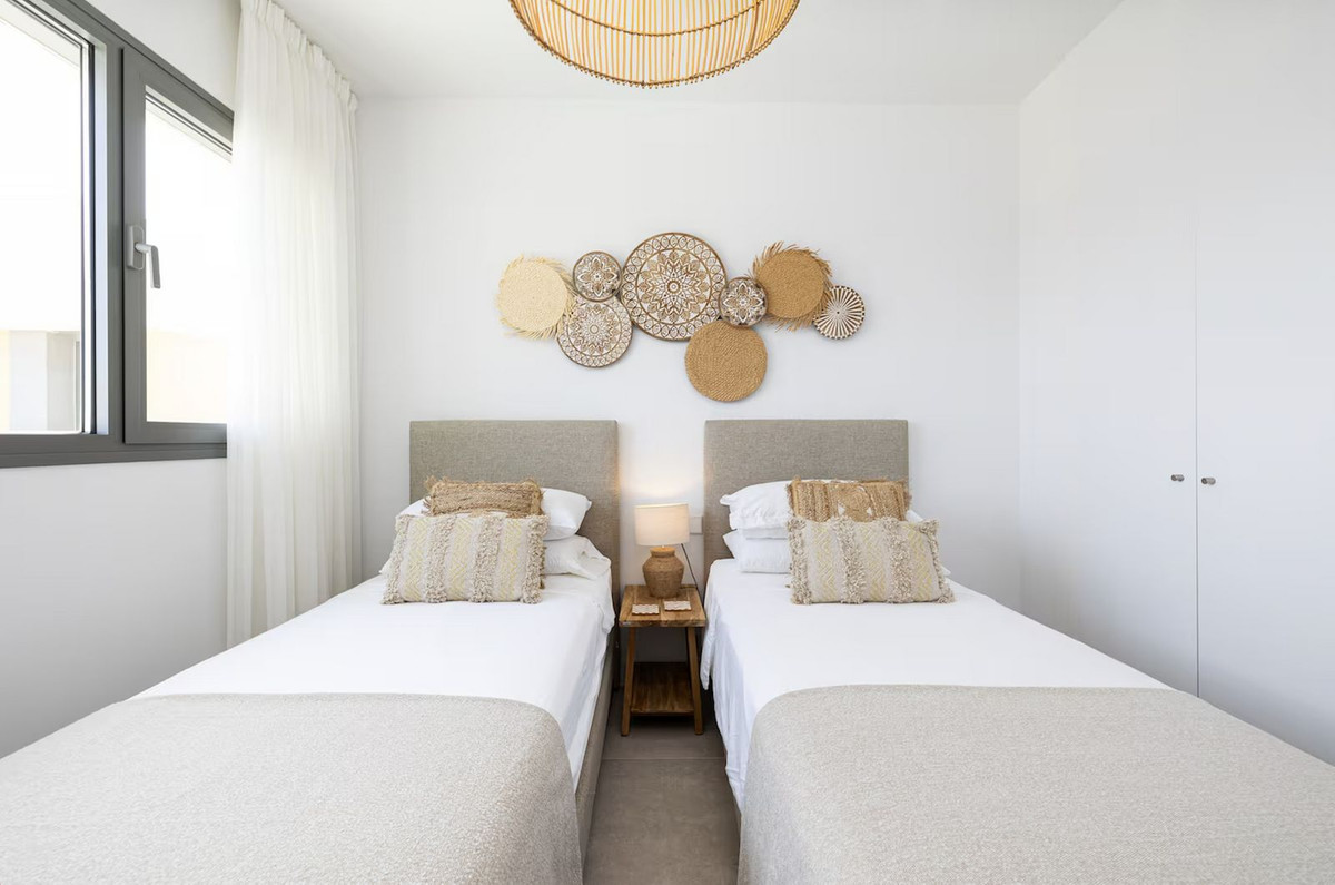 eed79c1c180f04ca580980cb5ca606ac - 23