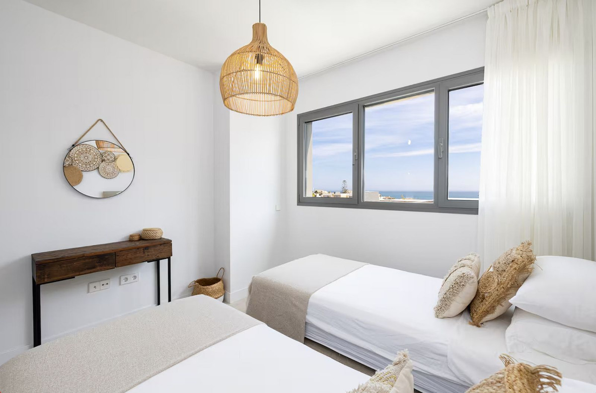 eed79c1c180f04ca580980cb5ca606ac - 24