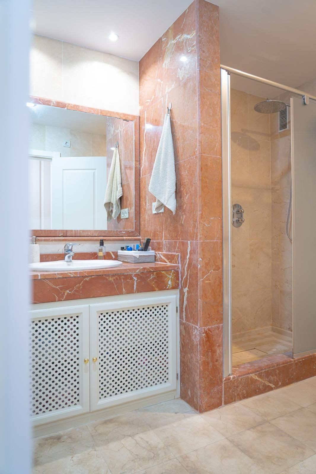 eeff1bf7f25b960b5e498aba1ff36bc4 - 16