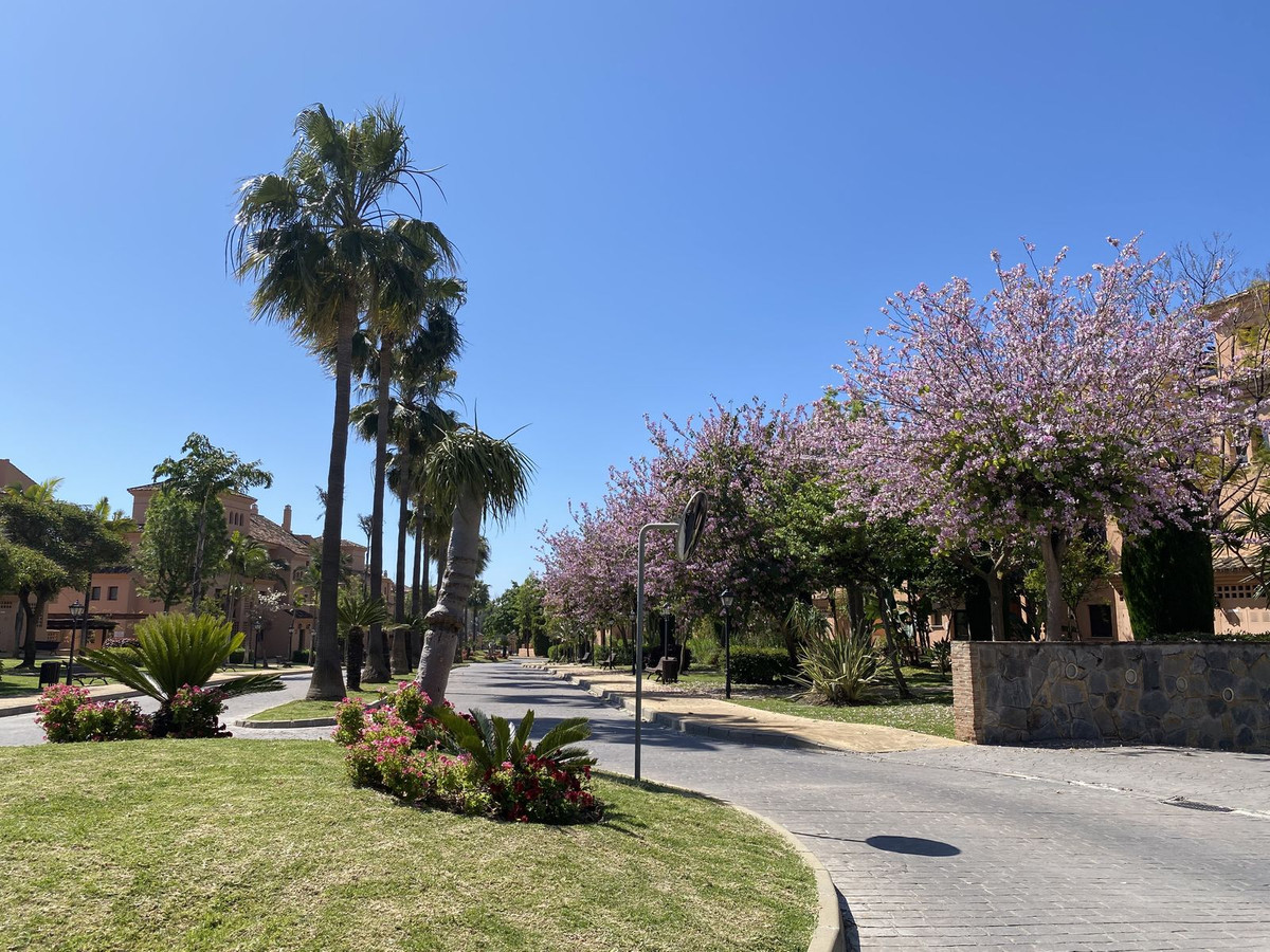 eeff1bf7f25b960b5e498aba1ff36bc4 - 20