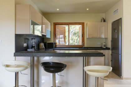 efc33ea68924edd9f1b216a90913ac39 - 12