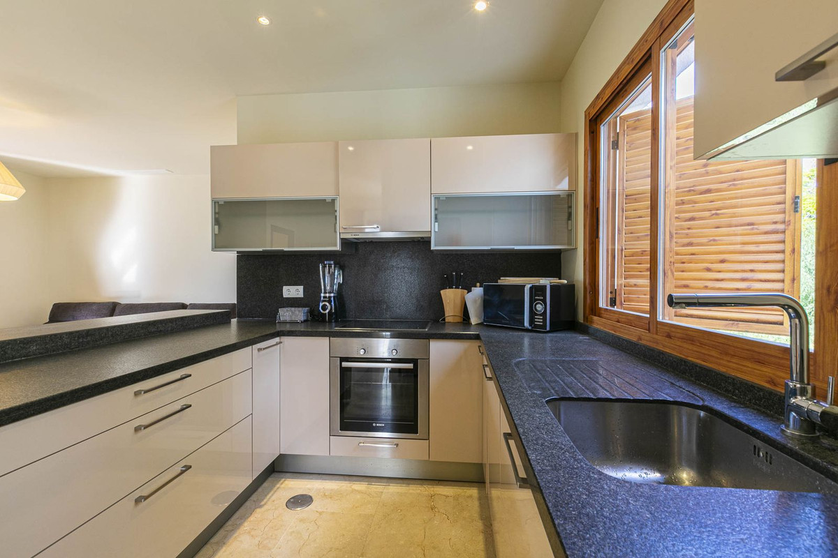 efc33ea68924edd9f1b216a90913ac39 - 13