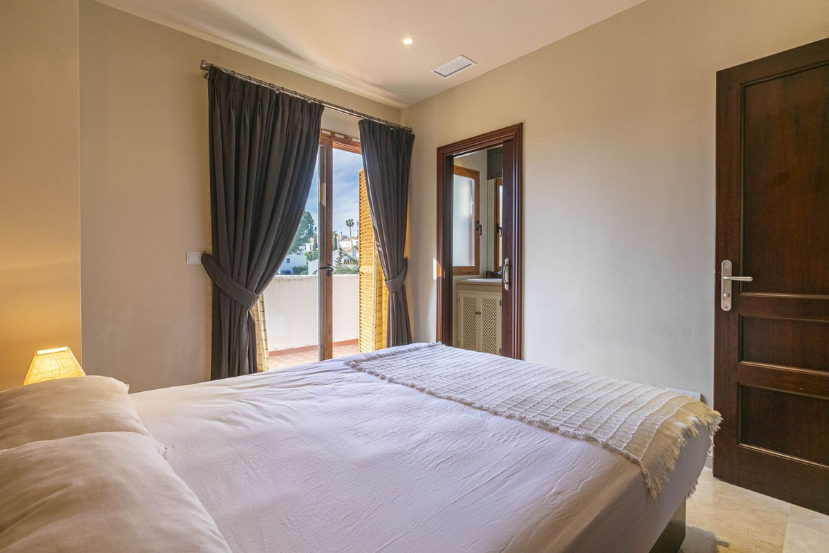 efc33ea68924edd9f1b216a90913ac39 - 18