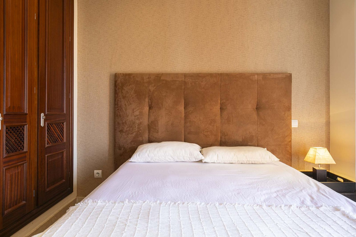 efc33ea68924edd9f1b216a90913ac39 - 21