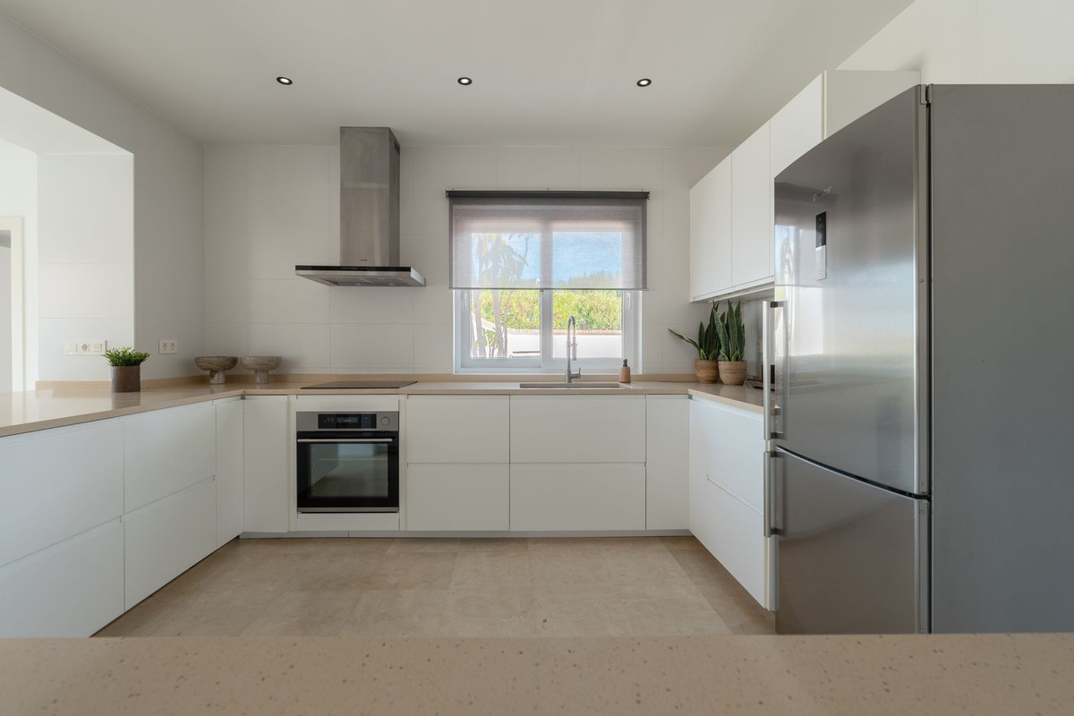 f19fe02e998ad256197fe69e803d202f - 12