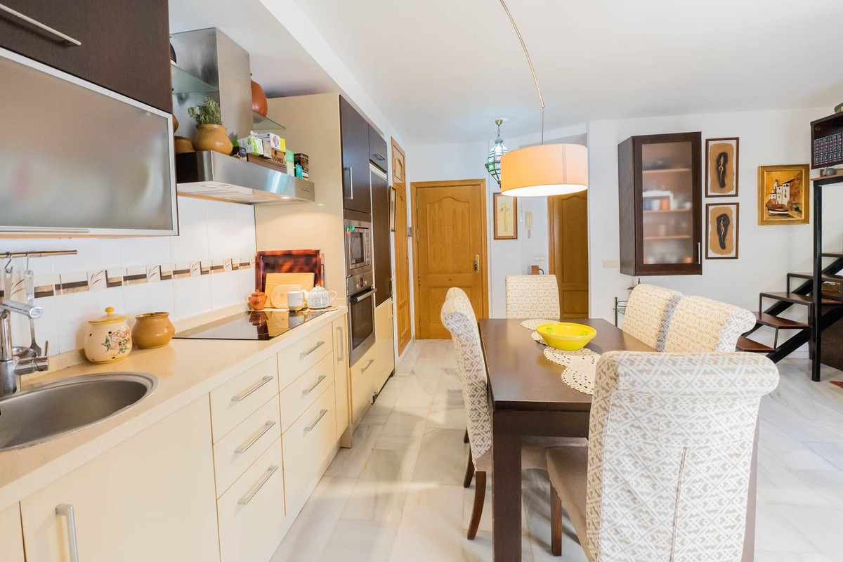 f1c659333203fa1ab8f9b38d9a51bb81 - 1