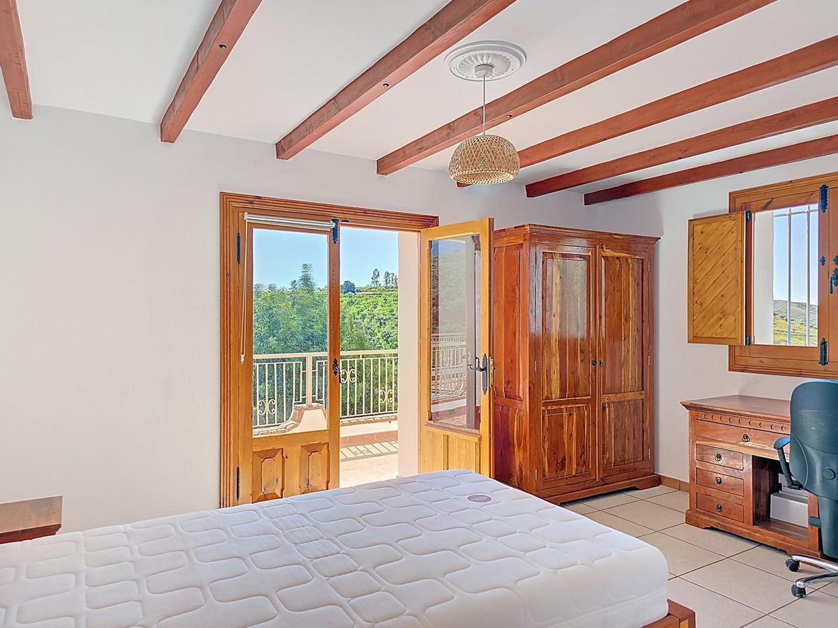 f21fbde4dc7c928429a8dfbba39157a2 - 32