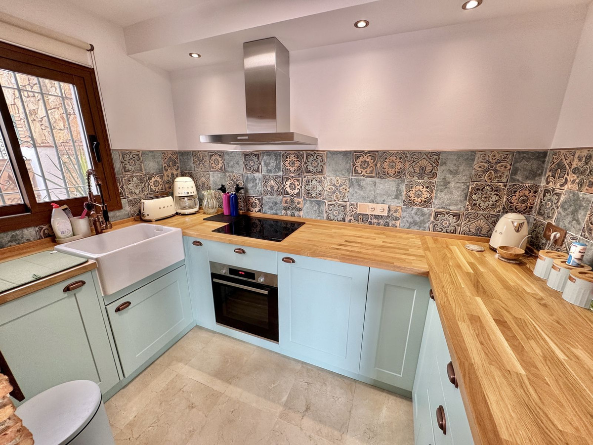 f3e33c222b21c83e271fb6b6afd15db1 - 11