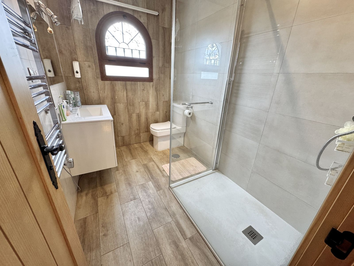 f3e33c222b21c83e271fb6b6afd15db1 - 16