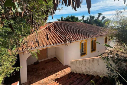 f3ea0527a2110b7682636362b2818526 - 1