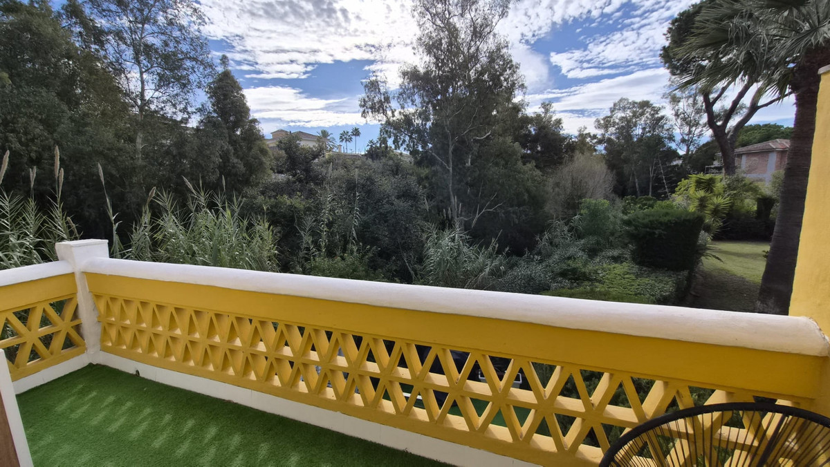 f497b3ab5e7f51e4334168555223afce - 12