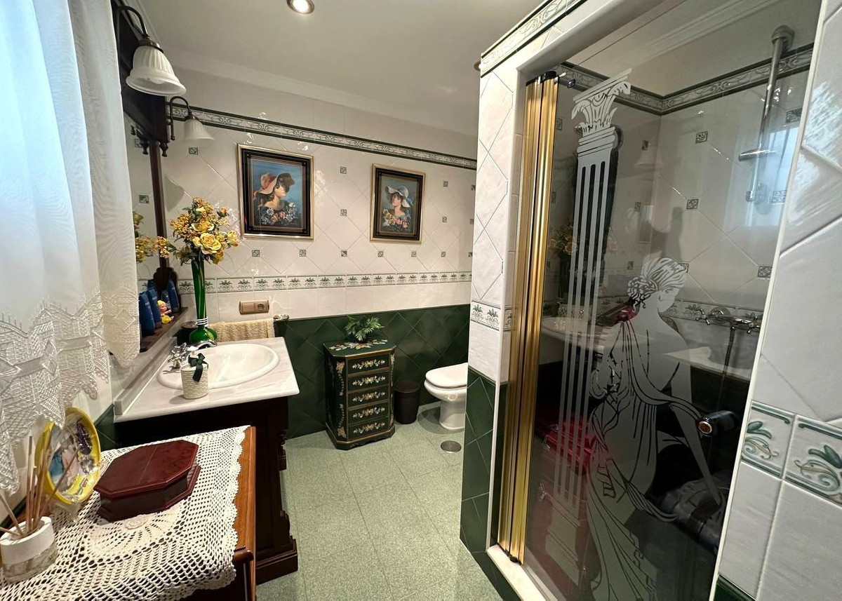 f54fcff671e0a2e282fbf859f108a92e - 11