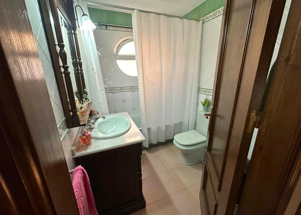 f54fcff671e0a2e282fbf859f108a92e - 12