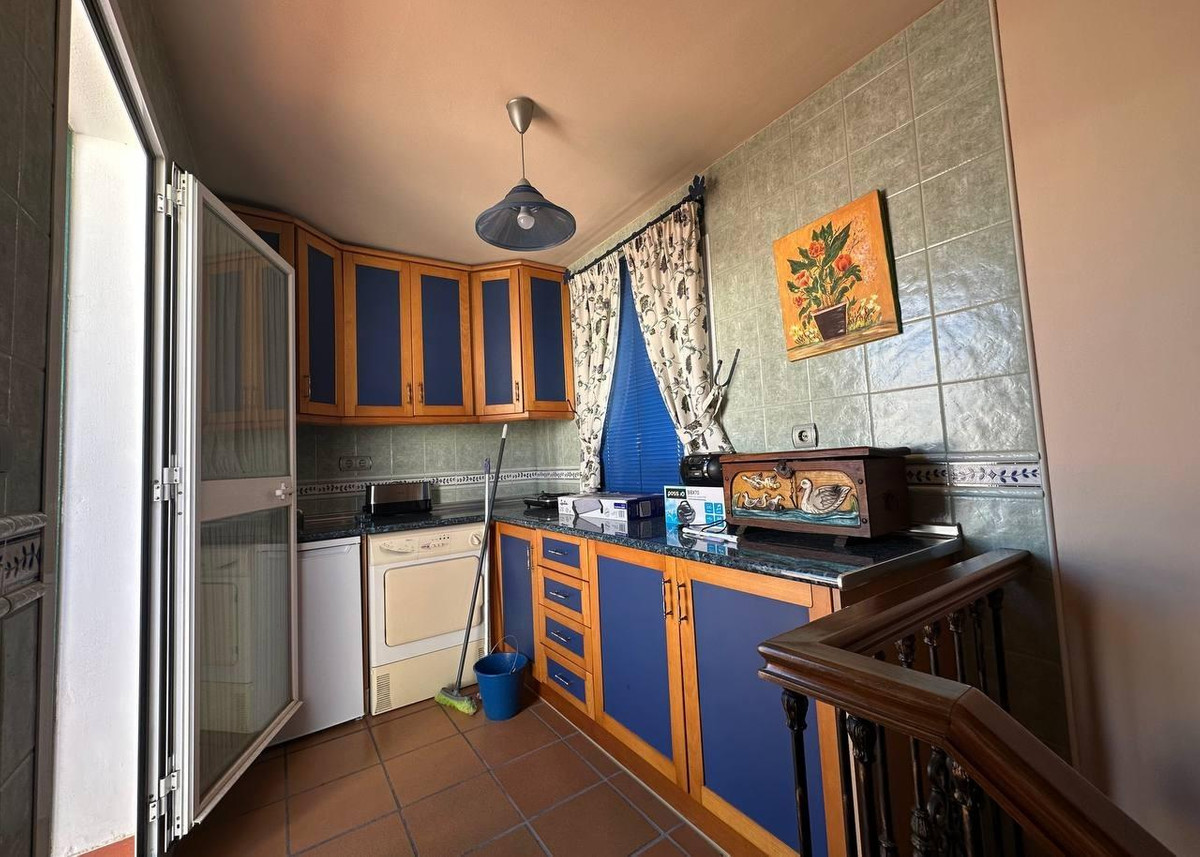 f54fcff671e0a2e282fbf859f108a92e - 14