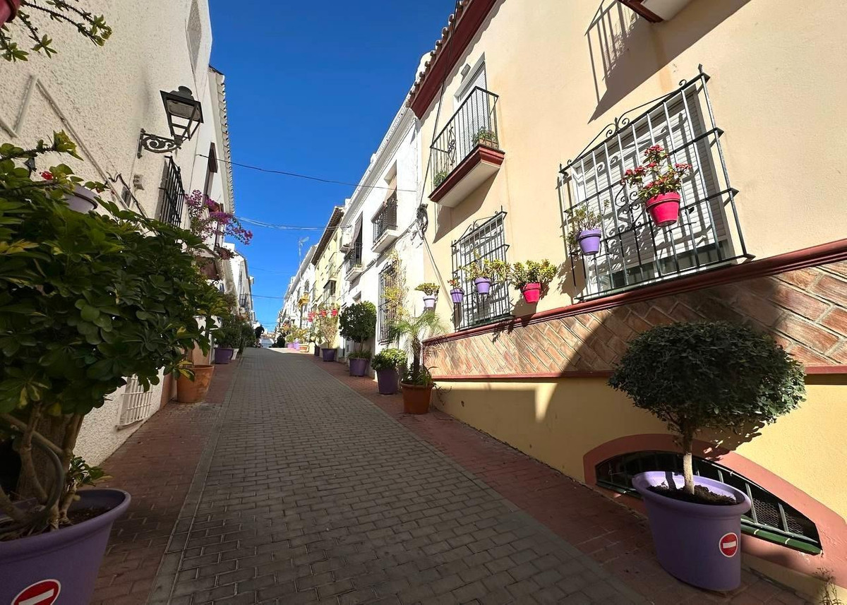 f54fcff671e0a2e282fbf859f108a92e - 20