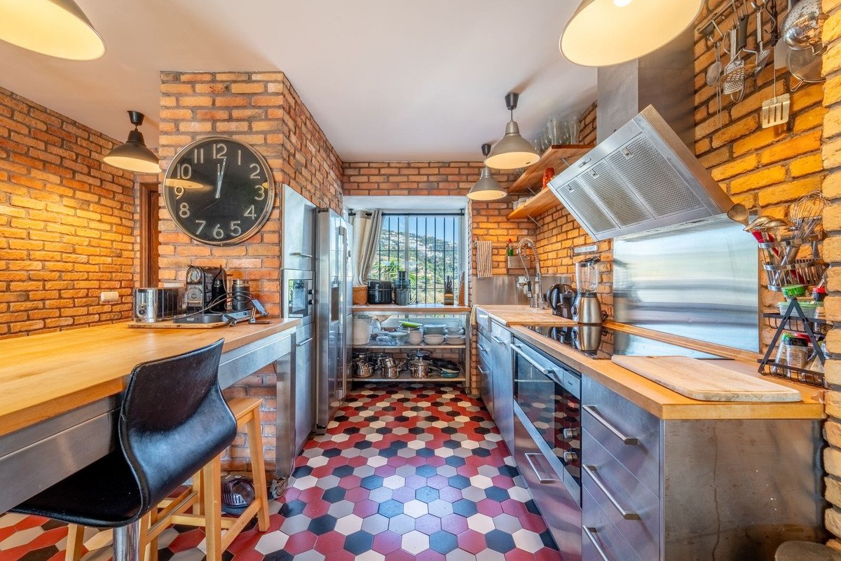 f555224d5aa21b16e853ccfc77ef3fa6 - 14